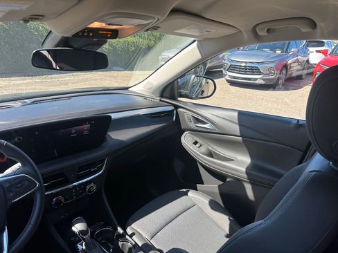 Used 2025 Buick Encore GX Preferred image 33