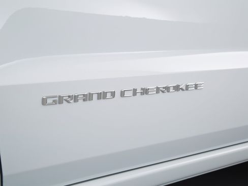 Used 2015 Jeep Grand Cherokee Overland w/ Advanced Technology Group RWD image 68