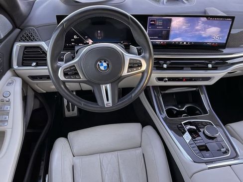 Used 2025 BMW X7 M60i w/ Climate Comfort Package image 11