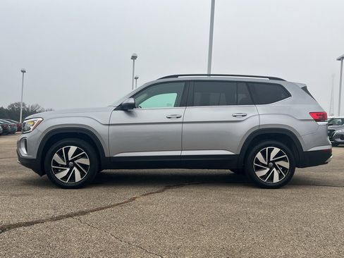 Used 2025 Volkswagen Atlas SE image 8
