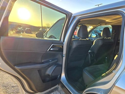 Used 2022 Mitsubishi Outlander SE image 27