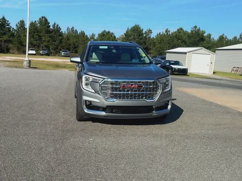 Used 2024 GMC Terrain Denali AWD/4WD image 3