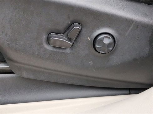 Certified 2024 Chrysler Pacifica Touring-L image 13