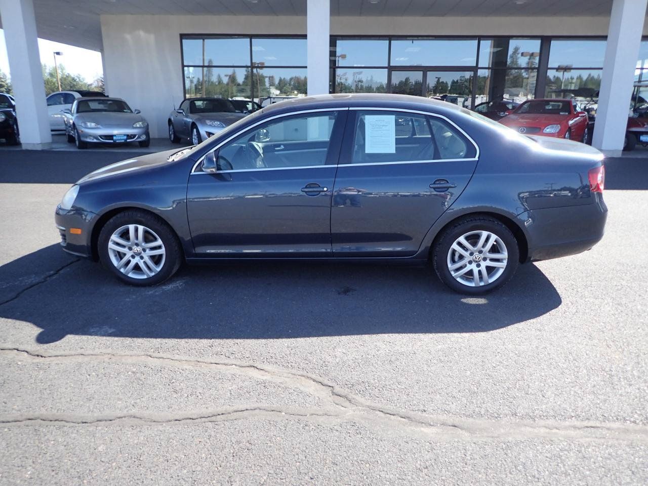 Used 2009 Volkswagen Jetta TDI FWD image 2