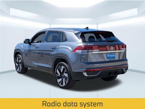 Used 2025 Volkswagen Atlas Cross Sport SE FWD image 4