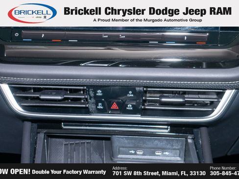 Used 2025 Volkswagen Atlas SE FWD image 25