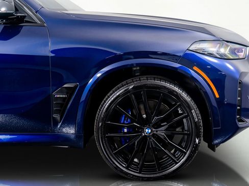 Used 2025 BMW X5 M60i w/ Premium Essential Package image 6