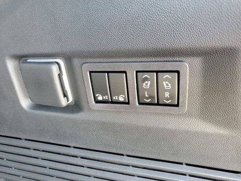 New 2026 GMC Yukon Elevation image 31