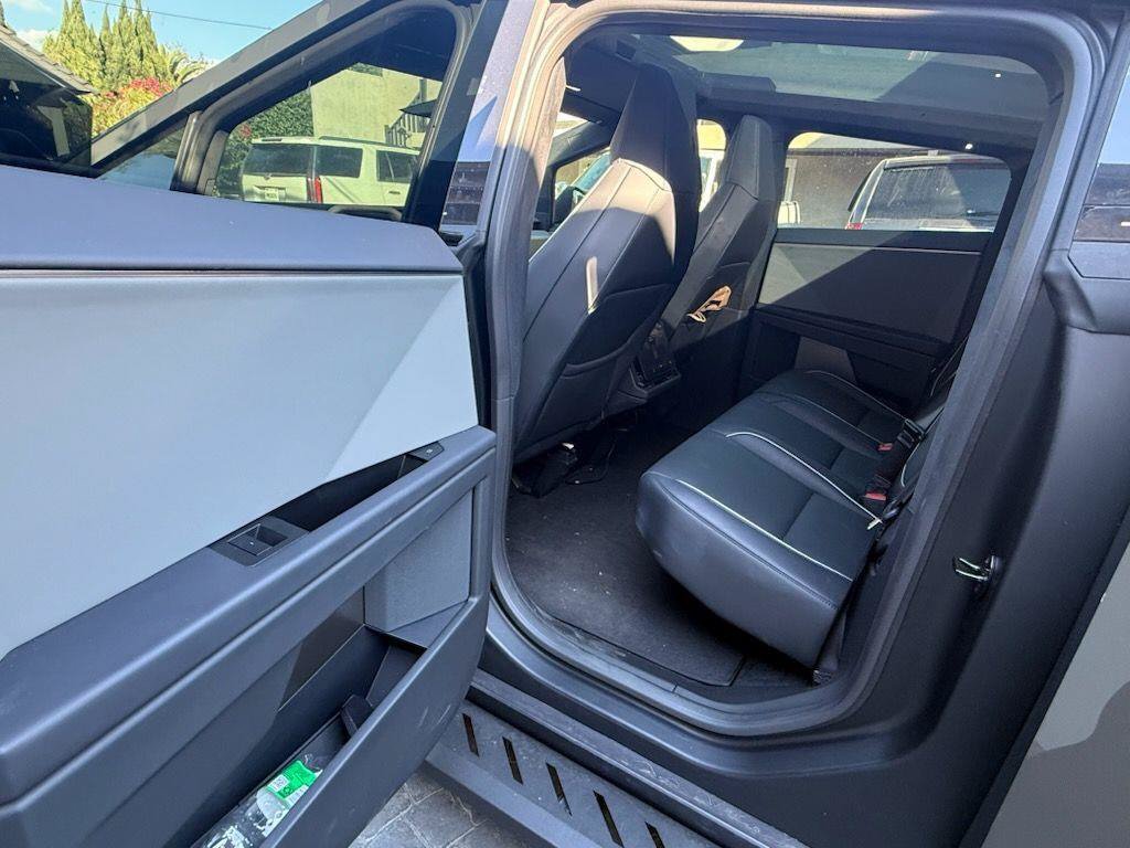 Used 2025 Tesla Cybertruck Cyberbeast AWD/4WD image 5