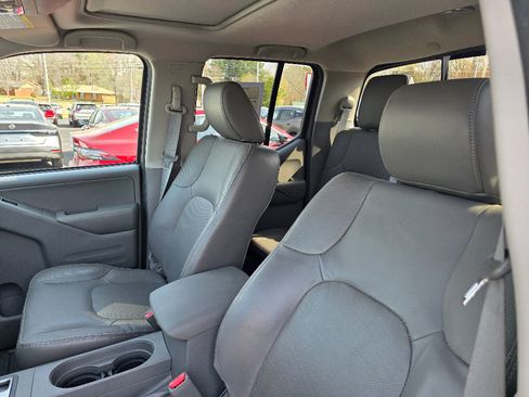 Used 2019 Nissan Frontier SL image 13