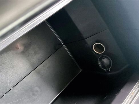 Used 2022 Toyota Highlander LE image 32