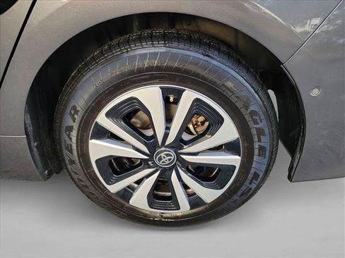Used 2017 Toyota Prius Prime Advanced FWD image 9