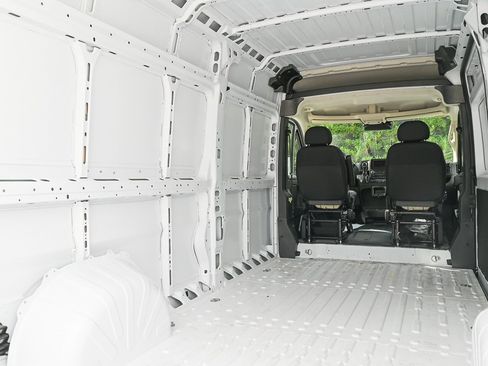 Used 2025 RAM ProMaster 2500 w/ Storage Group image 32