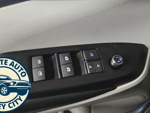 Used 2017 Toyota Highlander XLE image 26