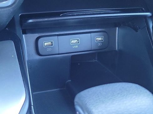 Used 2023 Kia Sorento LX image 30