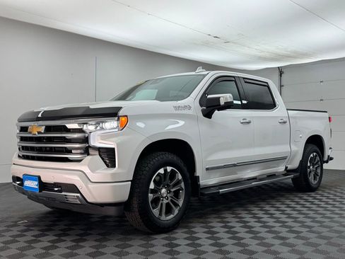 Used 2025 Chevrolet Silverado 1500 High Country w/ Technology Package image 2