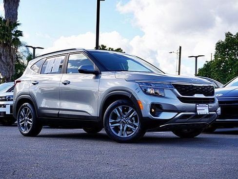 Used 2023 Kia Seltos S FWD image 2
