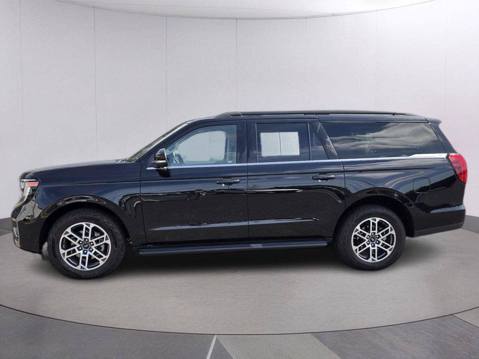 Used 2025 Ford Expedition Max Active AWD/4WD image 2