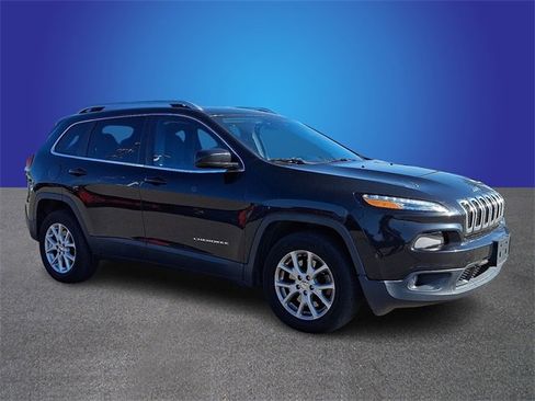 Used 2015 Jeep Cherokee Latitude w/ Cold Weather Group image 2