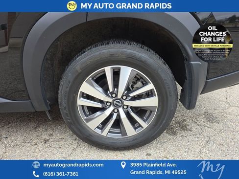 Used 2023 Nissan Pathfinder SL w/ Black Appearance Package AWD/4WD image 30