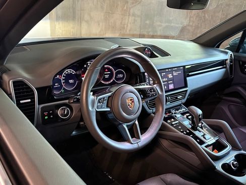 Certified 2020 Porsche Cayenne AWD/4WD image 4