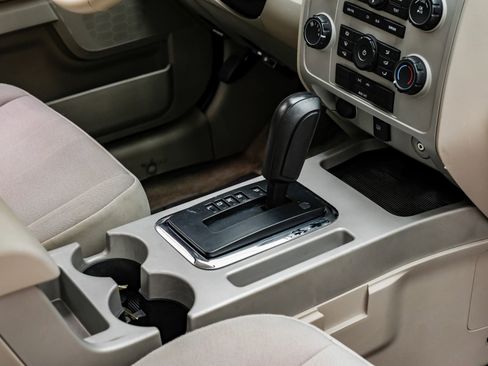 Used 2011 Ford Escape XLT image 23