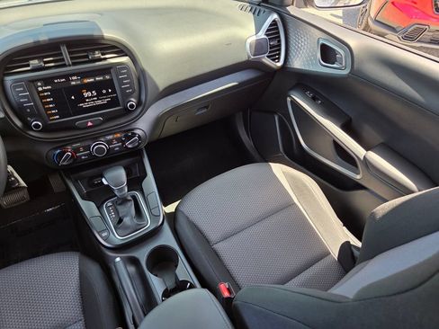 Used 2025 Kia Soul LX FWD image 14