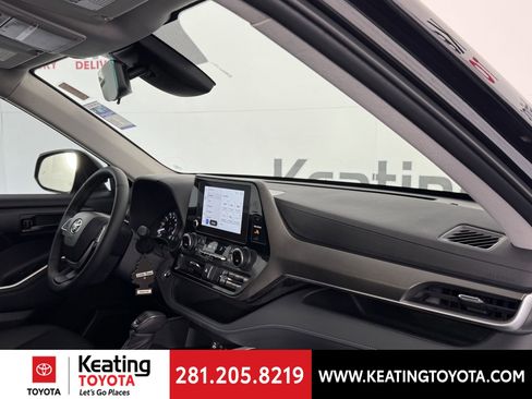 Used 2023 Toyota Highlander LE FWD image 22