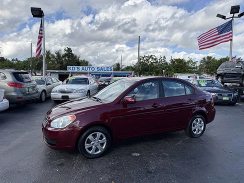 Used 2009 Hyundai Accent GLS w/ Popular Equipment Pkg 5 image 3