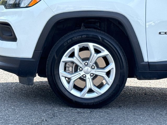 Used 2024 Jeep Compass Latitude AWD/4WD image 7