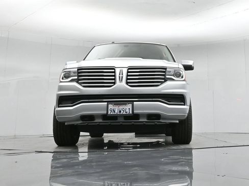 Used 2017 Lincoln Navigator Select RWD image 30