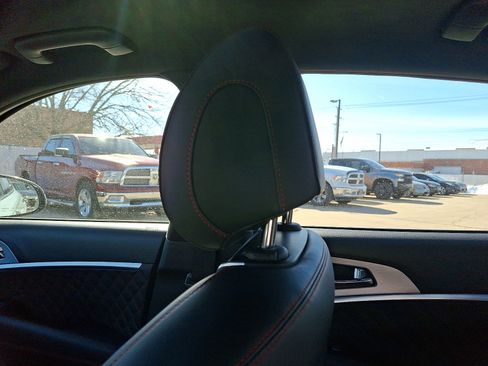 Used 2021 Genesis G70 3.3T image 17