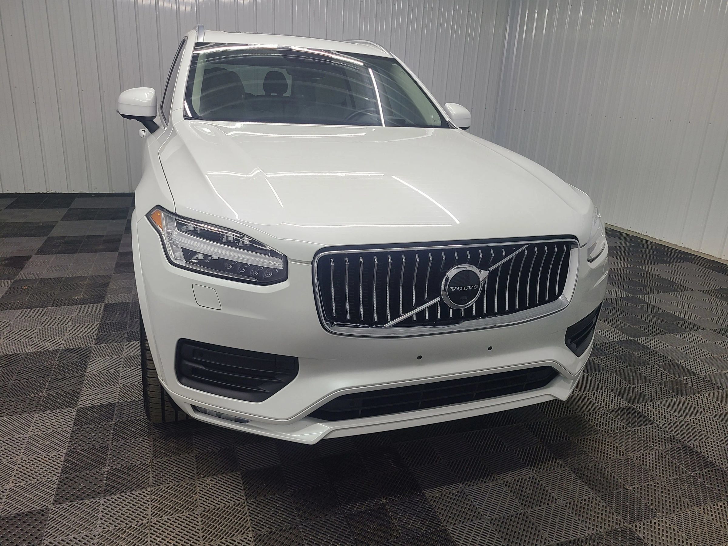 Used 2020 Volvo XC90 T6 Momentum AWD/4WD image 5