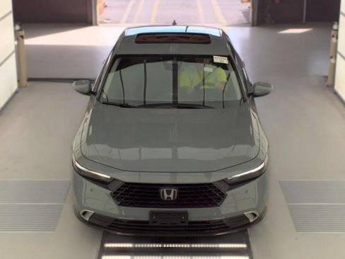 Used 2023 Honda Accord Touring image 2