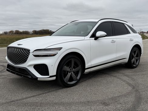 Used 2023 Genesis GV70 3.5T Sport w/ Sport Prestige Package image 2