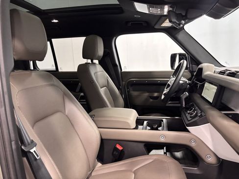 Used 2024 Land Rover Defender 110 X-Dynamic SE image 18