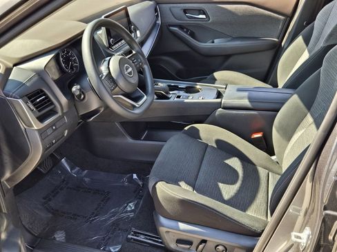 Used 2023 Nissan Rogue SV image 10