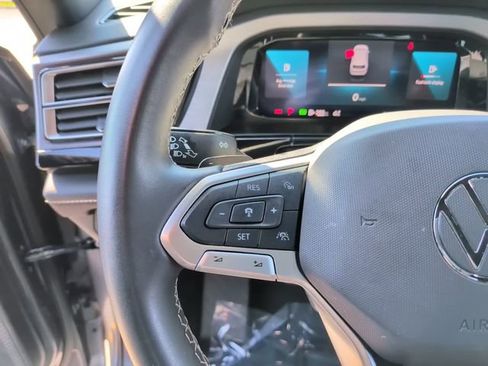 Used 2025 Volkswagen Atlas Cross Sport SE image 23