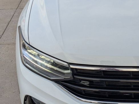 Used 2022 Volkswagen Tiguan SE R-Line image 12