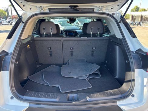 Used 2025 Chevrolet TrailBlazer LT FWD image 30