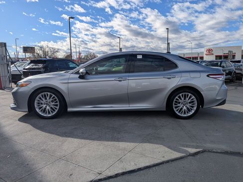 Used 2018 Toyota Camry XSE image 8