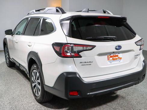 Used 2024 Subaru Outback Premium AWD/4WD image 9