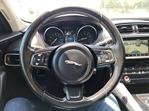 Used 2019 Jaguar F-PACE AWD/4WD image 26