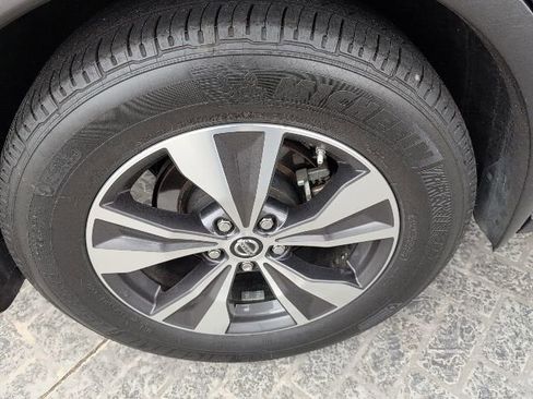 Used 2019 Nissan Murano SV w/ Premium Package image 16