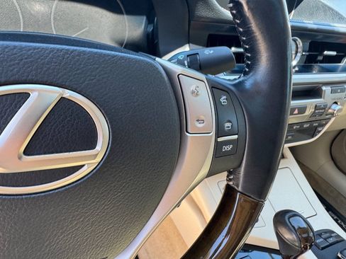 Used 2015 Lexus ES 350 w/ Luxury Package FWD image 16