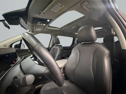 Used 2025 Kia Carnival SX FWD image 11