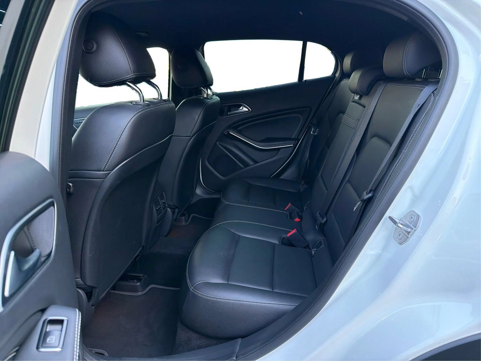 Used 2020 Mercedes-Benz GLA 250 4MATIC image 10