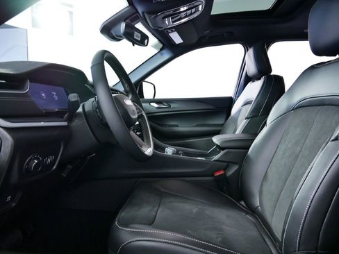 Certified 2024 Jeep Grand Cherokee Altitude image 34