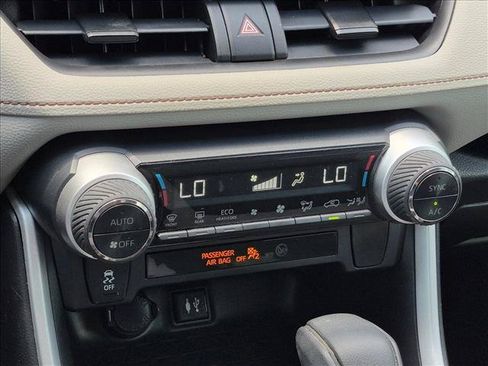 Used 2019 Toyota RAV4 XLE FWD image 13