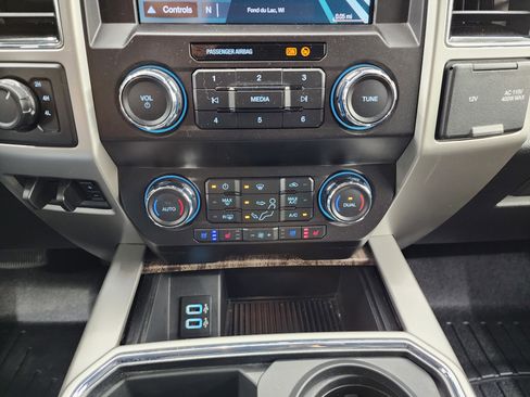 Used 2019 Ford F350 Lariat w/ Chrome Package image 15